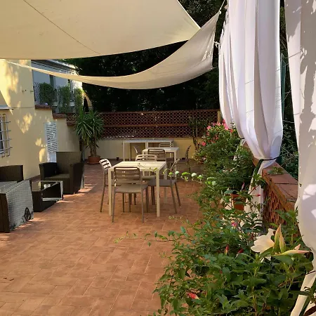 ベッド・アンド・ブレックファスト La Terrazza Di Via Elisa 2*