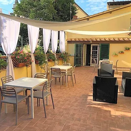 La Terrazza Di Via Elisa Bed & Breakfast 4*