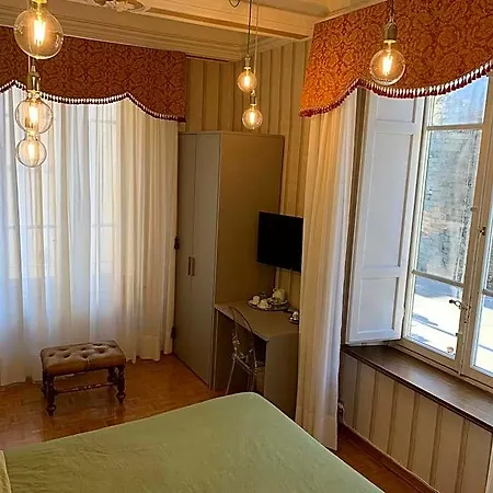 La Terrazza Di Via Elisa Bed & Breakfast 4*