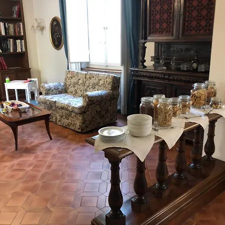 Couette-café La Terrazza Di Via Elisa 4*